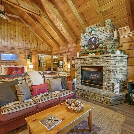 Do Not Disturb - Pigeon Forge Smoky Mountain Studio Cabin, Hot Tub, Fireplace Kültér fotó
