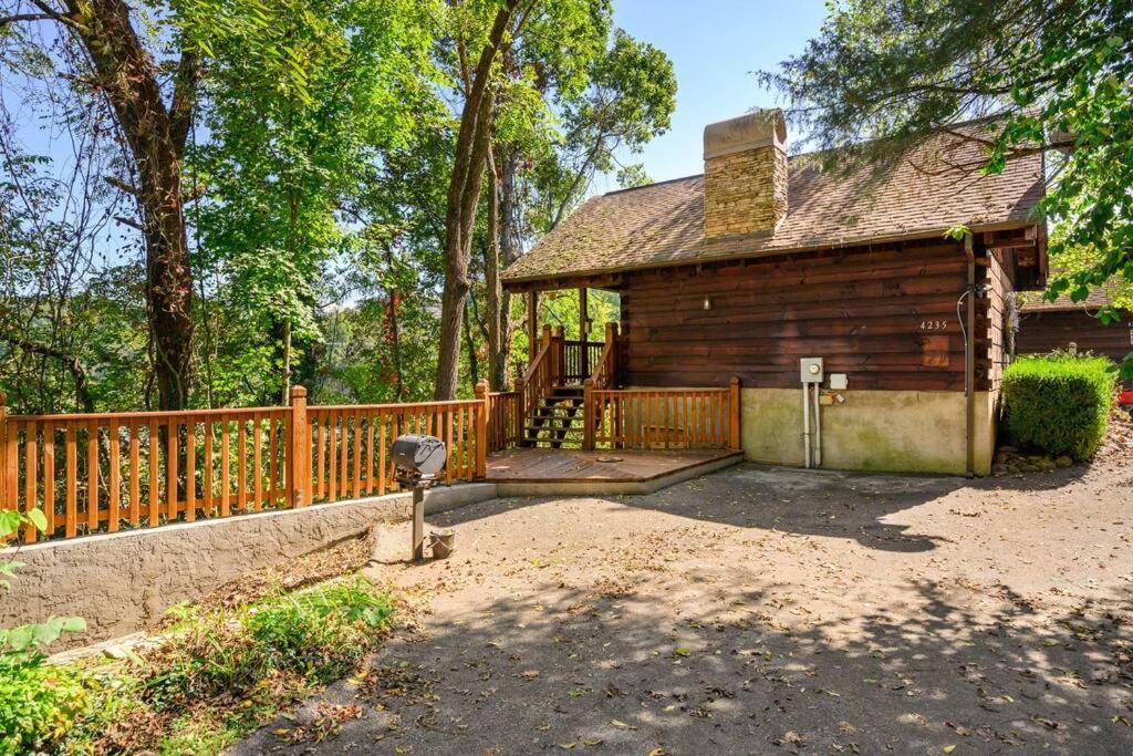 Do Not Disturb - Pigeon Forge Smoky Mountain Studio Cabin, Hot Tub, Fireplace Kültér fotó