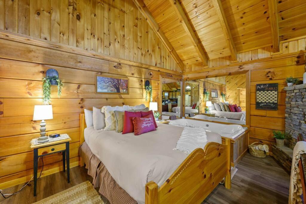 Do Not Disturb - Pigeon Forge Smoky Mountain Studio Cabin, Hot Tub, Fireplace Kültér fotó