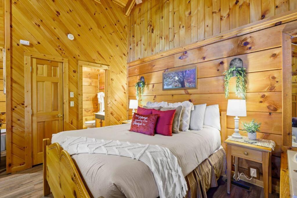 Do Not Disturb - Pigeon Forge Smoky Mountain Studio Cabin, Hot Tub, Fireplace Kültér fotó