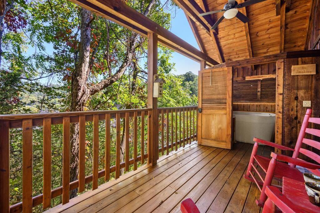 Do Not Disturb - Pigeon Forge Smoky Mountain Studio Cabin, Hot Tub, Fireplace Kültér fotó