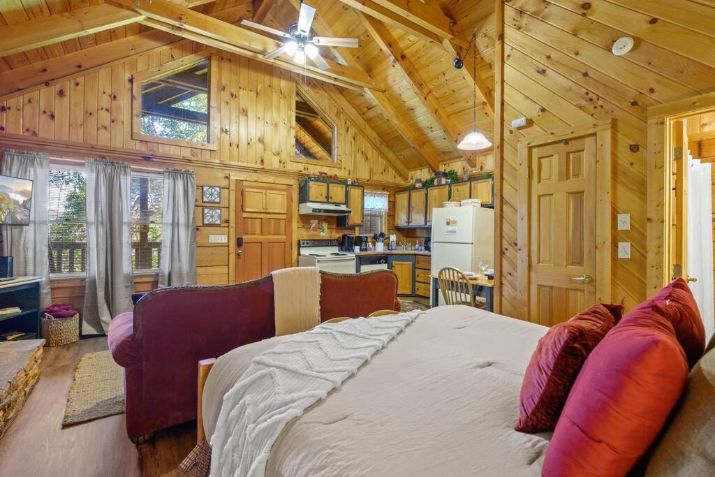 Do Not Disturb - Pigeon Forge Smoky Mountain Studio Cabin, Hot Tub, Fireplace Kültér fotó
