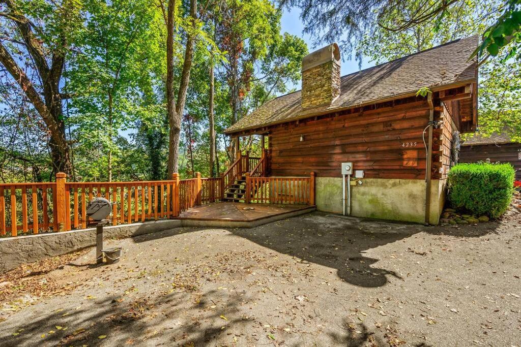 Do Not Disturb - Pigeon Forge Smoky Mountain Studio Cabin, Hot Tub, Fireplace Kültér fotó