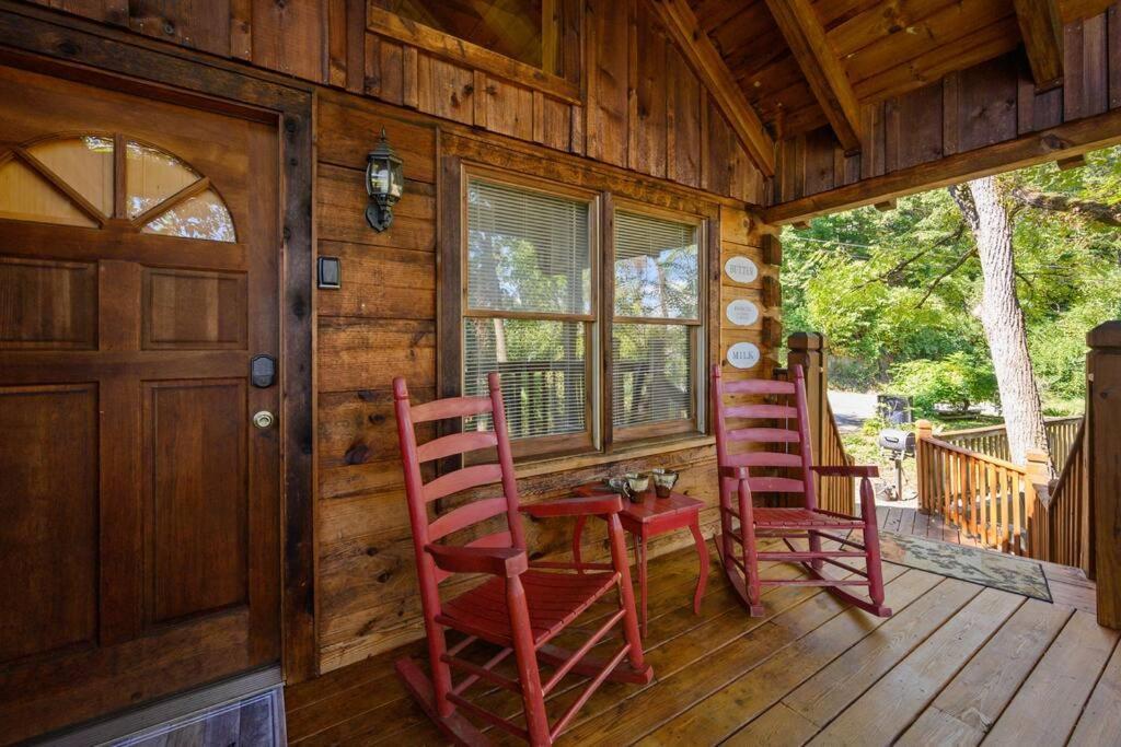 Do Not Disturb - Pigeon Forge Smoky Mountain Studio Cabin, Hot Tub, Fireplace Kültér fotó