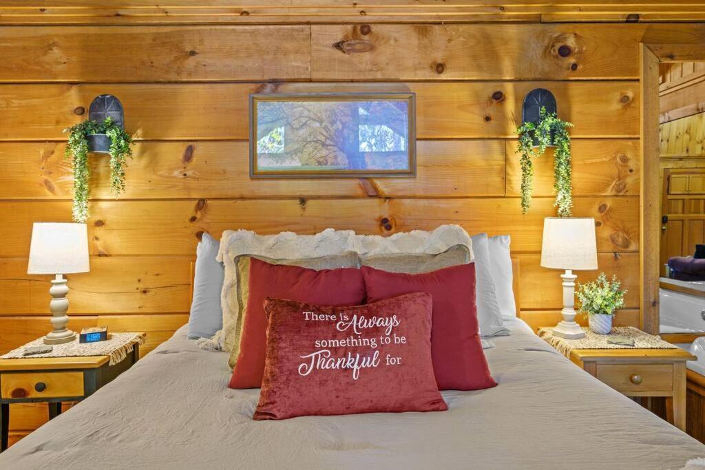 Do Not Disturb - Pigeon Forge Smoky Mountain Studio Cabin, Hot Tub, Fireplace Kültér fotó