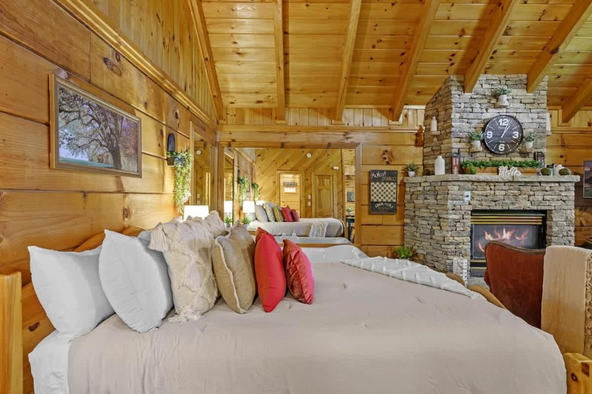 Do Not Disturb - Pigeon Forge Smoky Mountain Studio Cabin, Hot Tub, Fireplace Kültér fotó