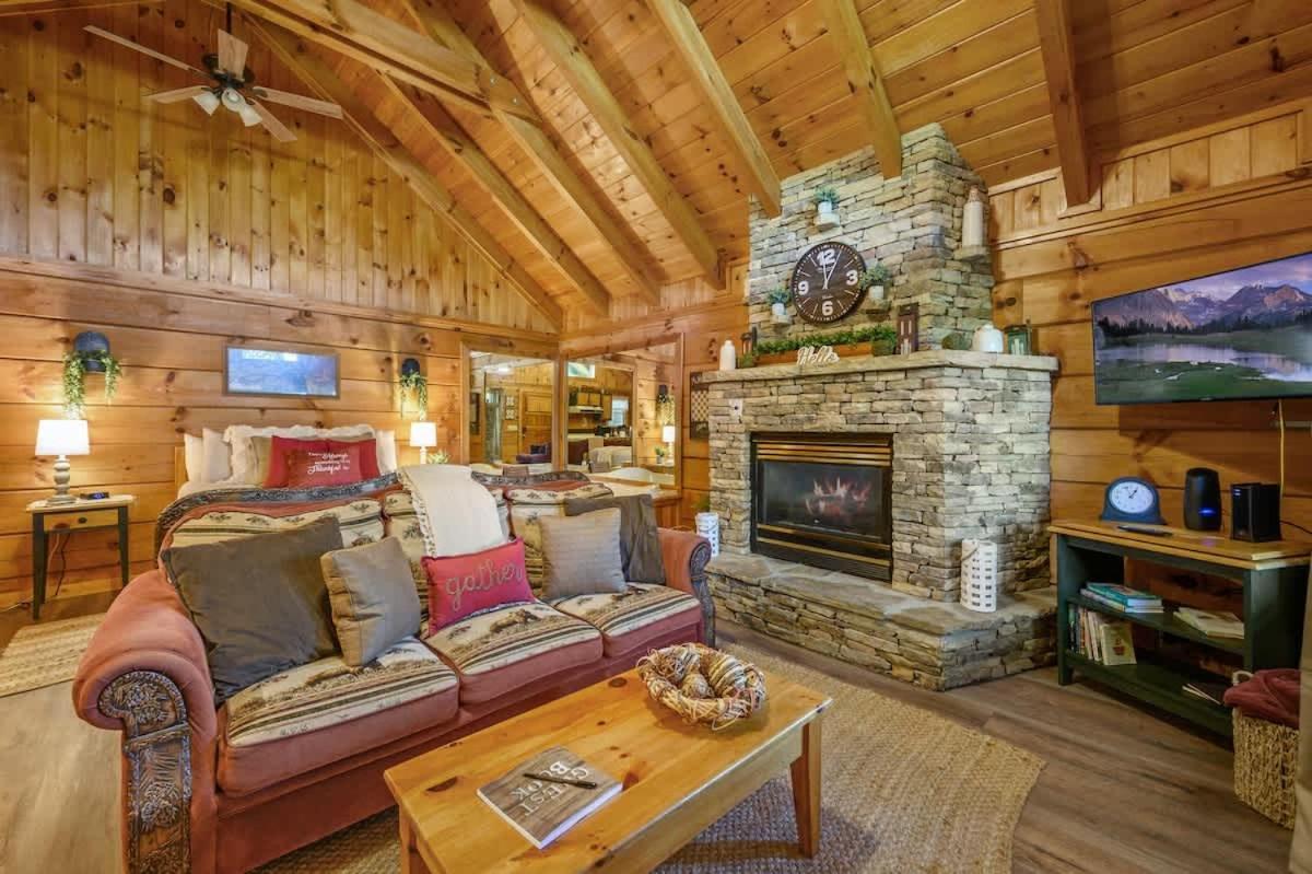 Do Not Disturb - Pigeon Forge Smoky Mountain Studio Cabin, Hot Tub, Fireplace Kültér fotó