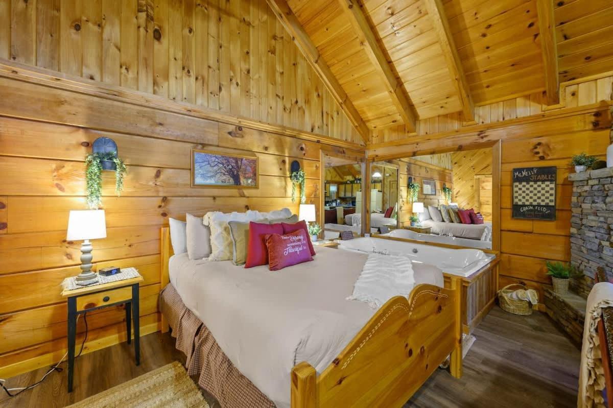 Do Not Disturb - Pigeon Forge Smoky Mountain Studio Cabin, Hot Tub, Fireplace Kültér fotó