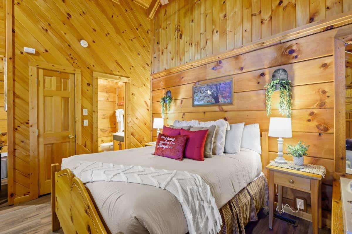 Do Not Disturb - Pigeon Forge Smoky Mountain Studio Cabin, Hot Tub, Fireplace Kültér fotó